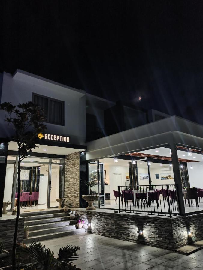 Hotel Halibas ウルツィニ エクステリア 写真