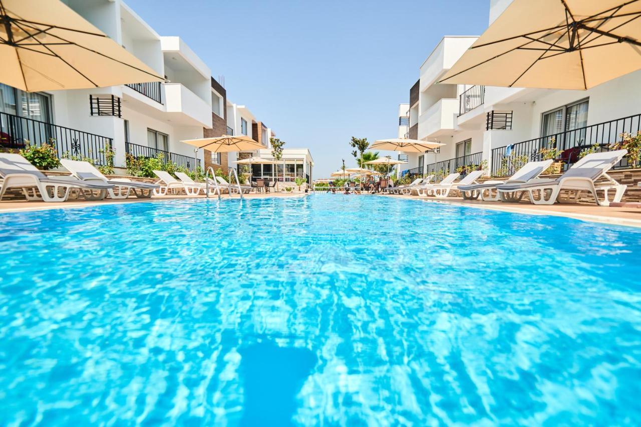 Hotel Halibas ウルツィニ エクステリア 写真