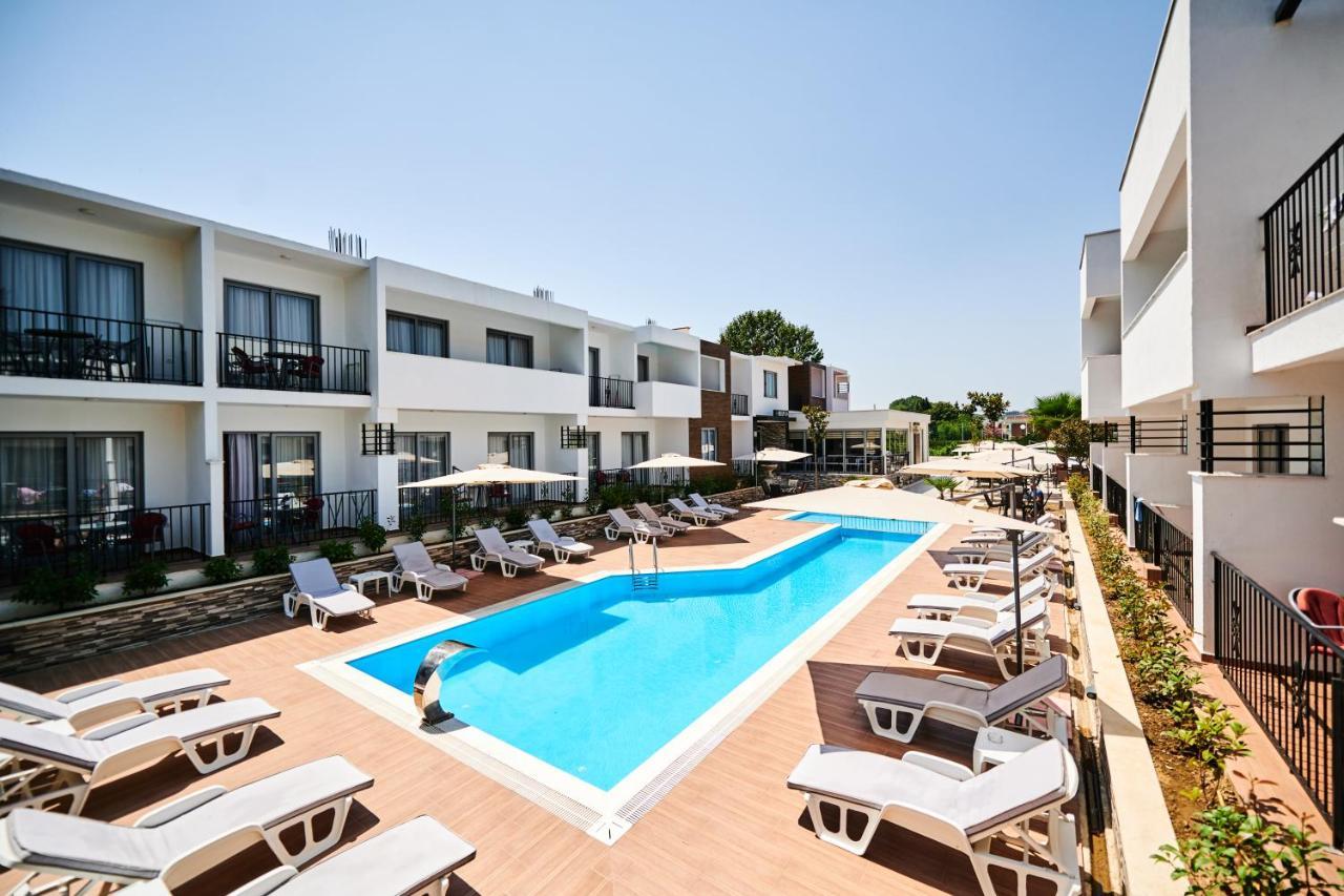 Hotel Halibas ウルツィニ エクステリア 写真